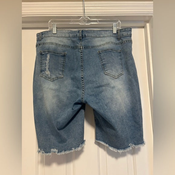 Women's Ripped Mid-Rise Denim Bermuda Shorts Frayed
Stretch Jean Shorts, XXL - Picture 8 of 9